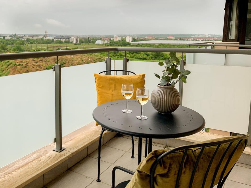 Day, View (from property/room), Balcony/Terrace, Seating area, Dining area