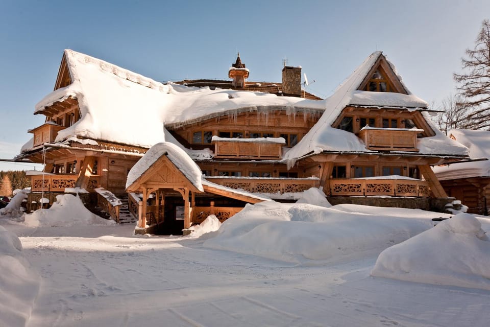 Facade/entrance, Winter