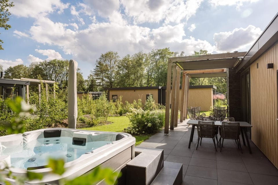 Garden, Hot Tub