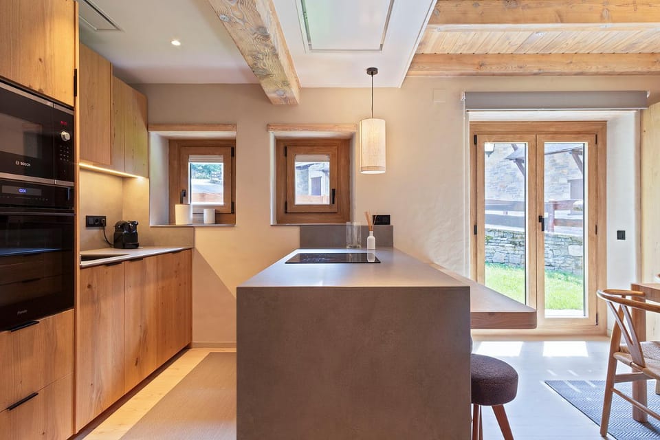 Kitchen or kitchenette, microwave, oven