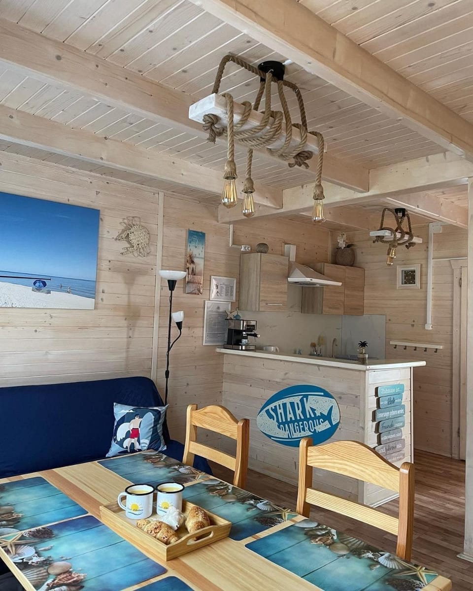 Kitchen or kitchenette, Seating area, Dining area