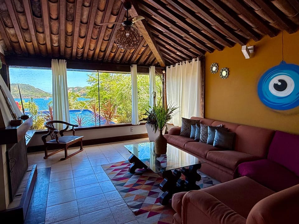 Casa de CINEMA 3 suites, 50m da Praia da Ferradura House in Armacao dos Buzios