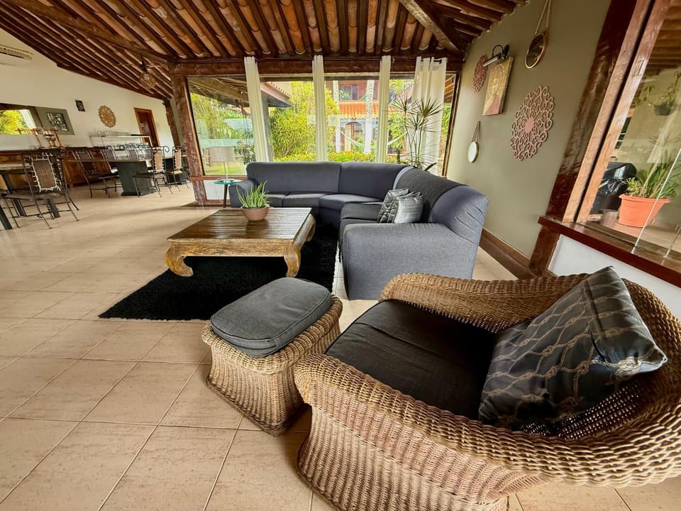 Casa de CINEMA 3 suites, 50m da Praia da Ferradura House in Armacao dos Buzios