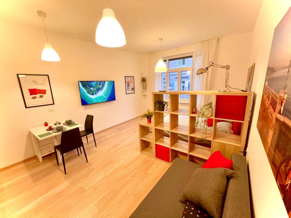 TV and multimedia, Living room, Seating area, air conditioner