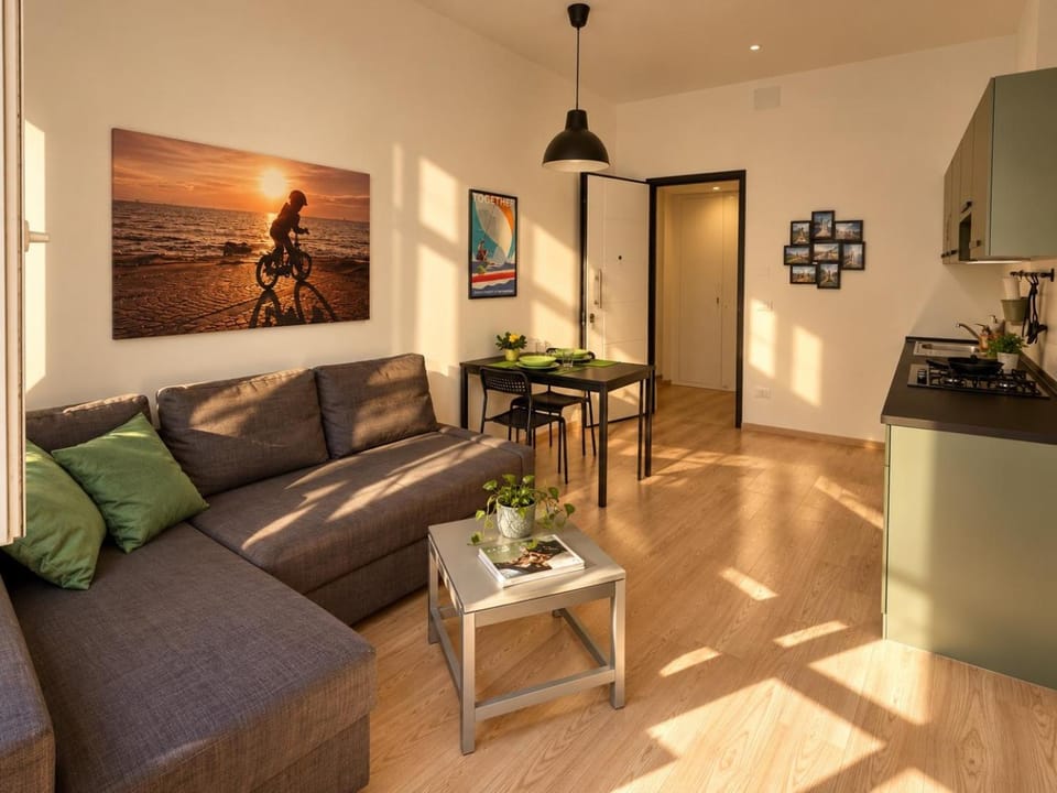 Kitchen or kitchenette, Living room, Seating area, Dining area