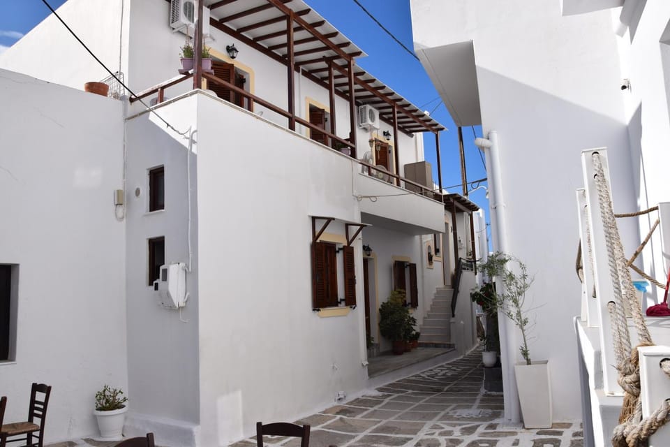 Neighbourhood, Balcony/Terrace