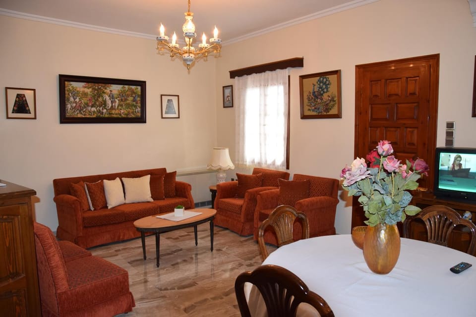 Living room, Seating area, Dining area