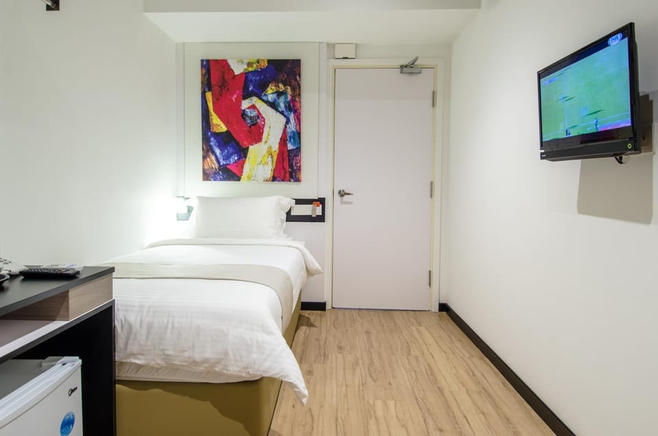 Photo of the whole room, Bedroom