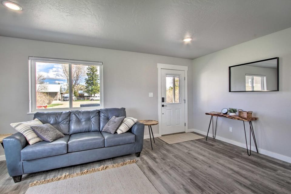 Bright + Modern Augusta Home - Walk to Town! House in Idaho