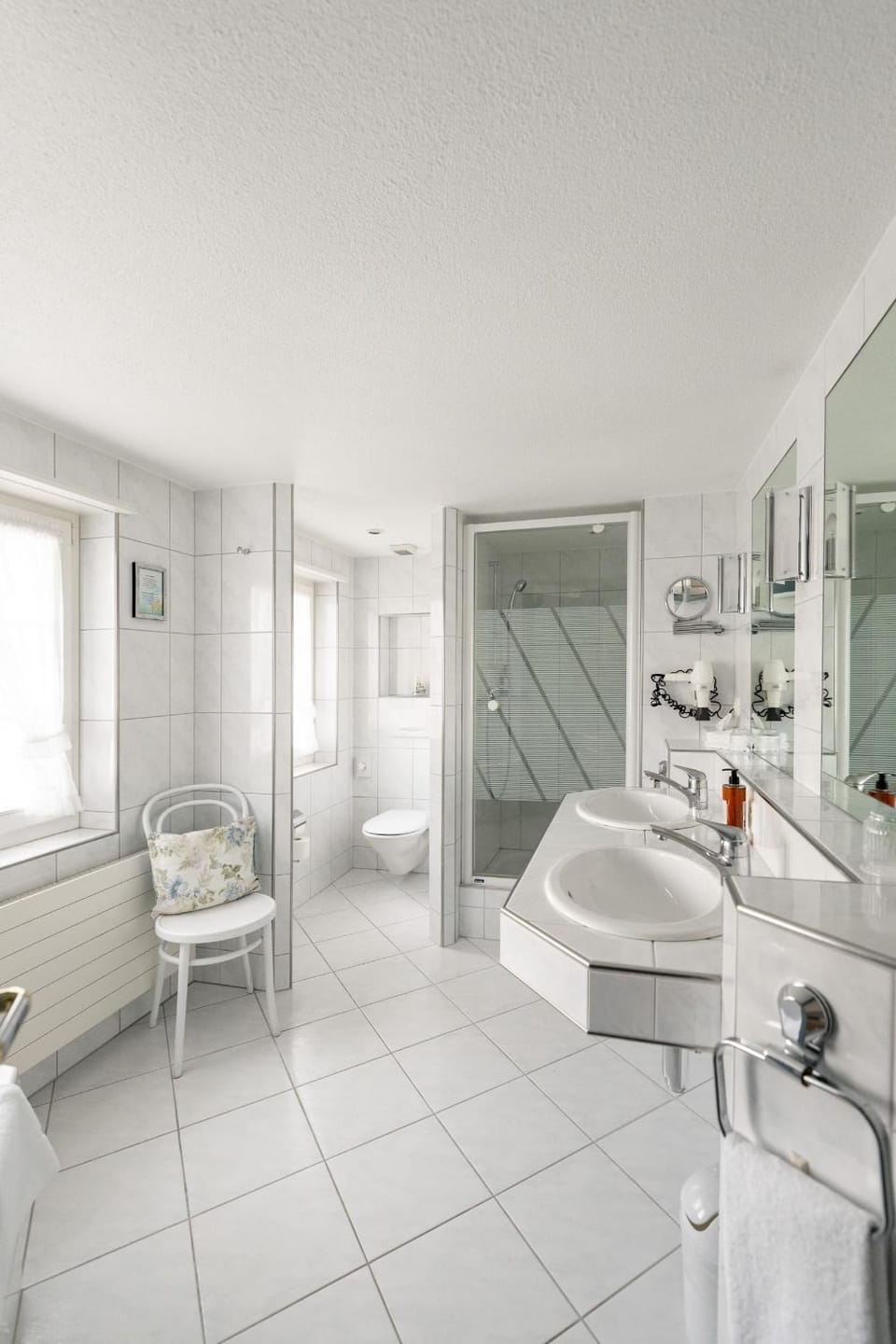 Shower, Toilet, Bathroom, towels