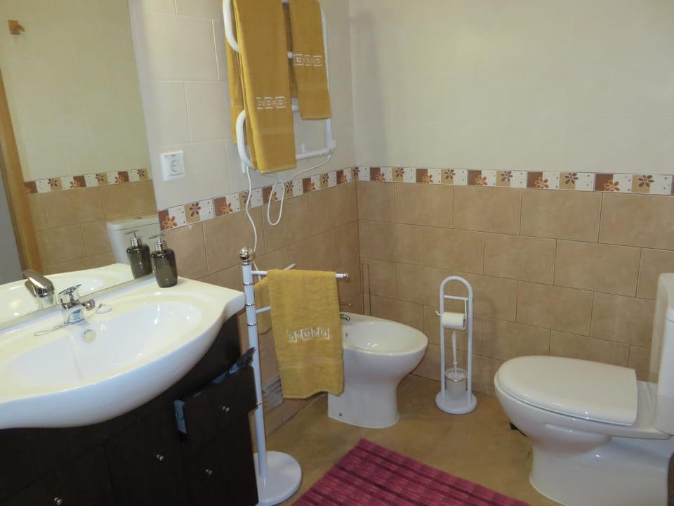Toilet, Bathroom, bidet, towels