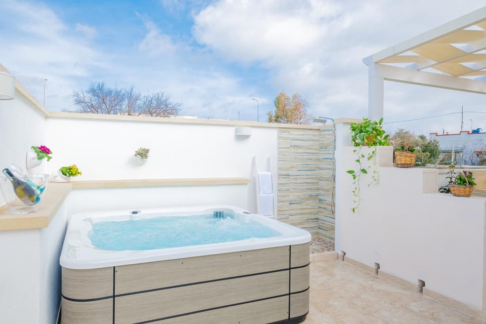 Day, Hot Tub, Swimming pool