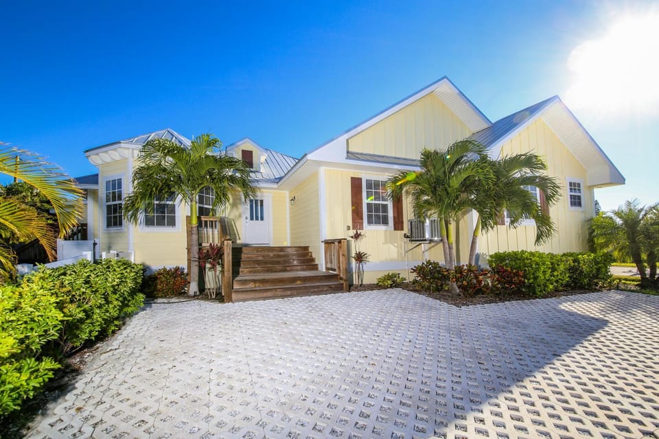 Starfish Isle by Beach Retreats House in Holmes Beach
