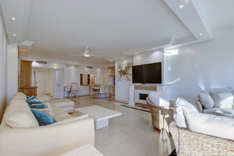 Large Ground Floor Apartment with Private Garden and Beach Access House in Costa del Sol