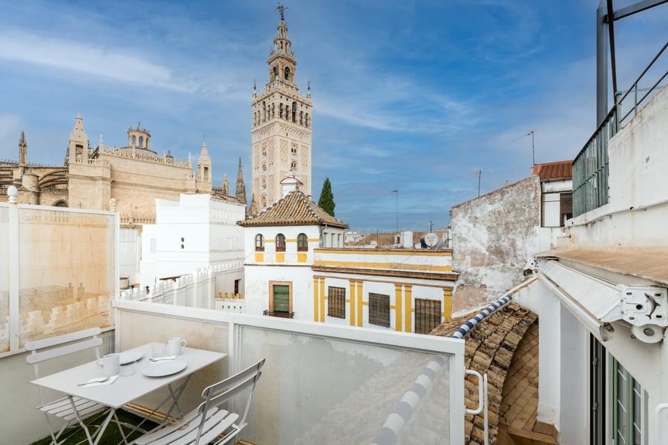 Historic Building Cathedral Apartment in Seville