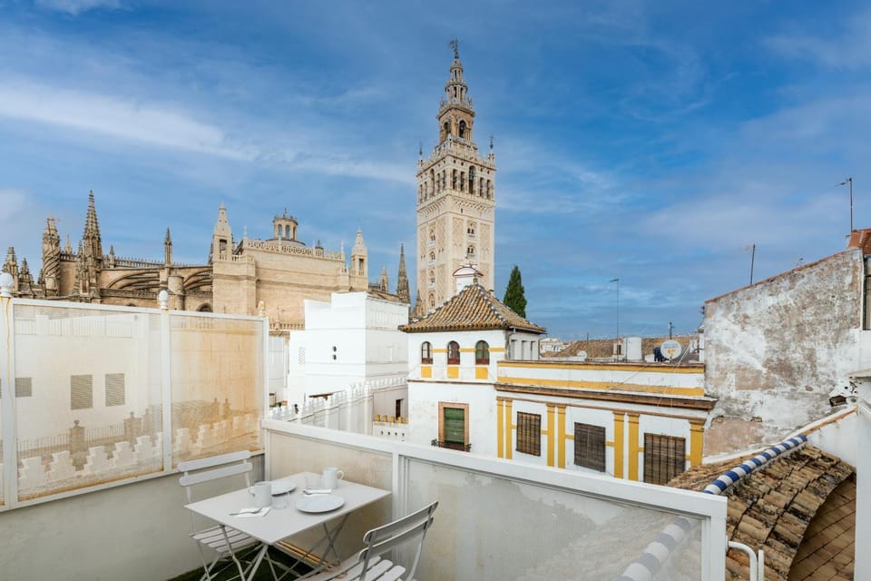 Historic Building Cathedral Apartment in Seville