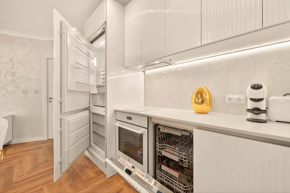 White Elegance City Center Apartment by Linas BNB Apartment in Varna