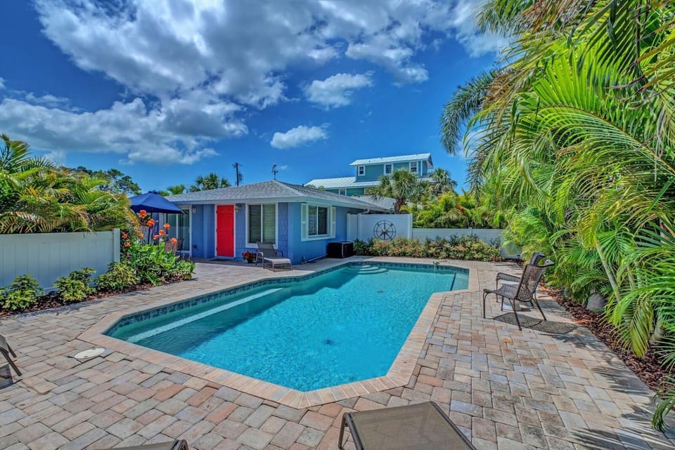 Salt Air East by Beach Retreats House in Holmes Beach
