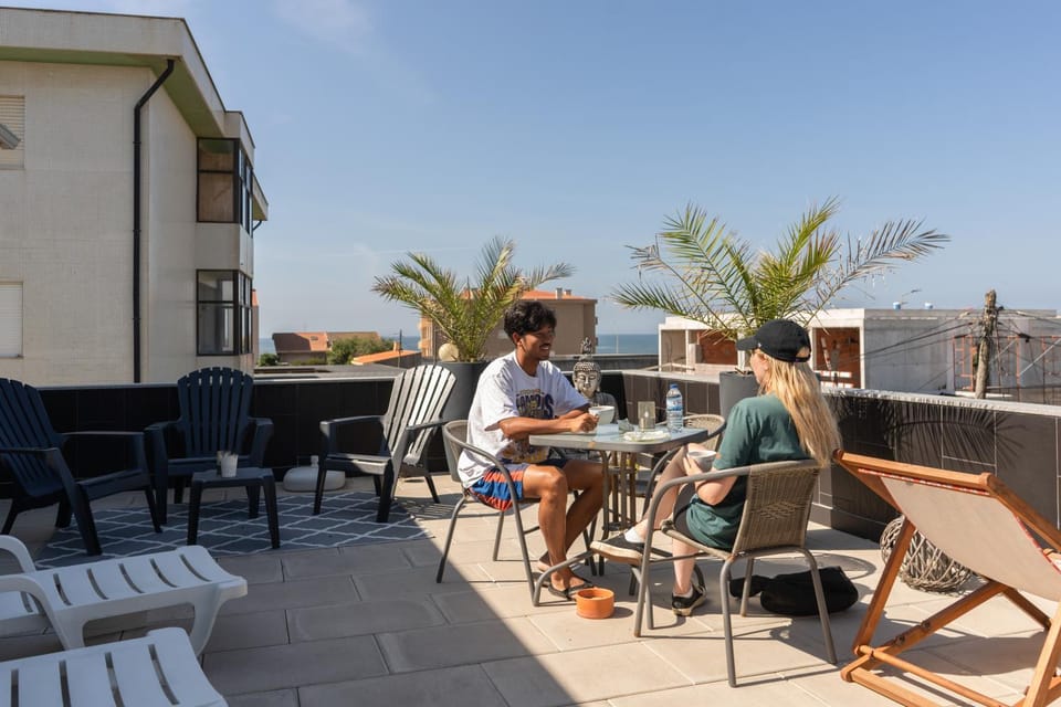 People, Balcony/Terrace, Seating area