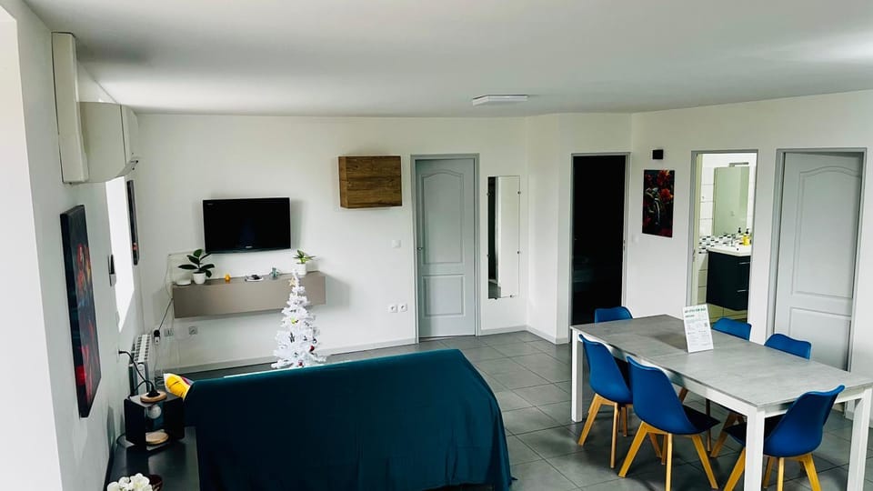 Living room, Dining area