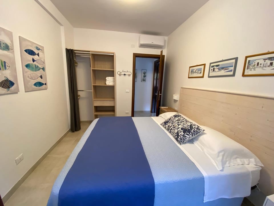 Bedroom, air conditioner