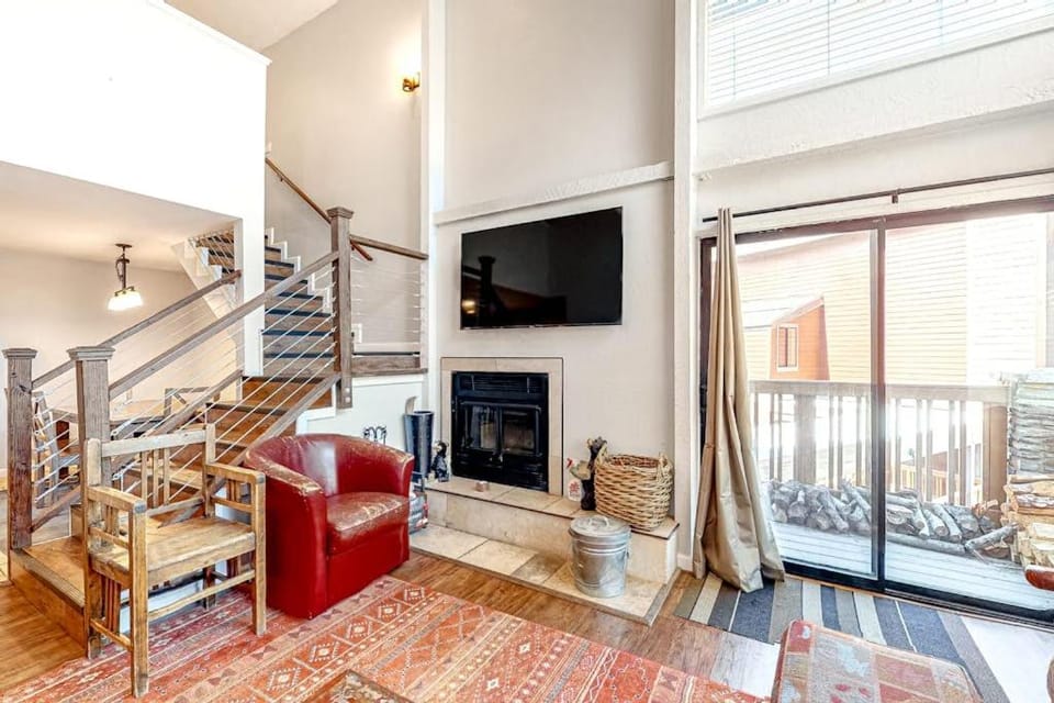 Summit 80 Apartment in Mammoth Lakes