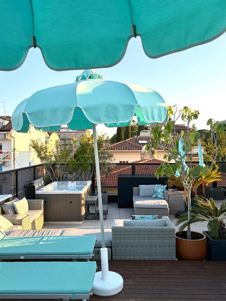 Hot Tub, Balcony/Terrace, Balcony/Terrace, Swimming pool, sunbed
