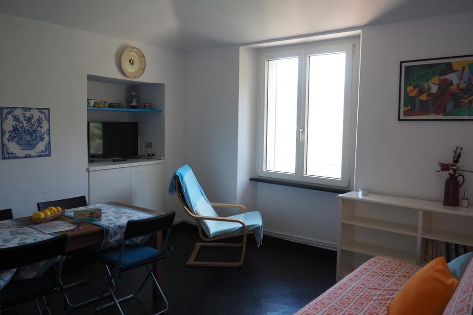 TV and multimedia, Living room, Dining area