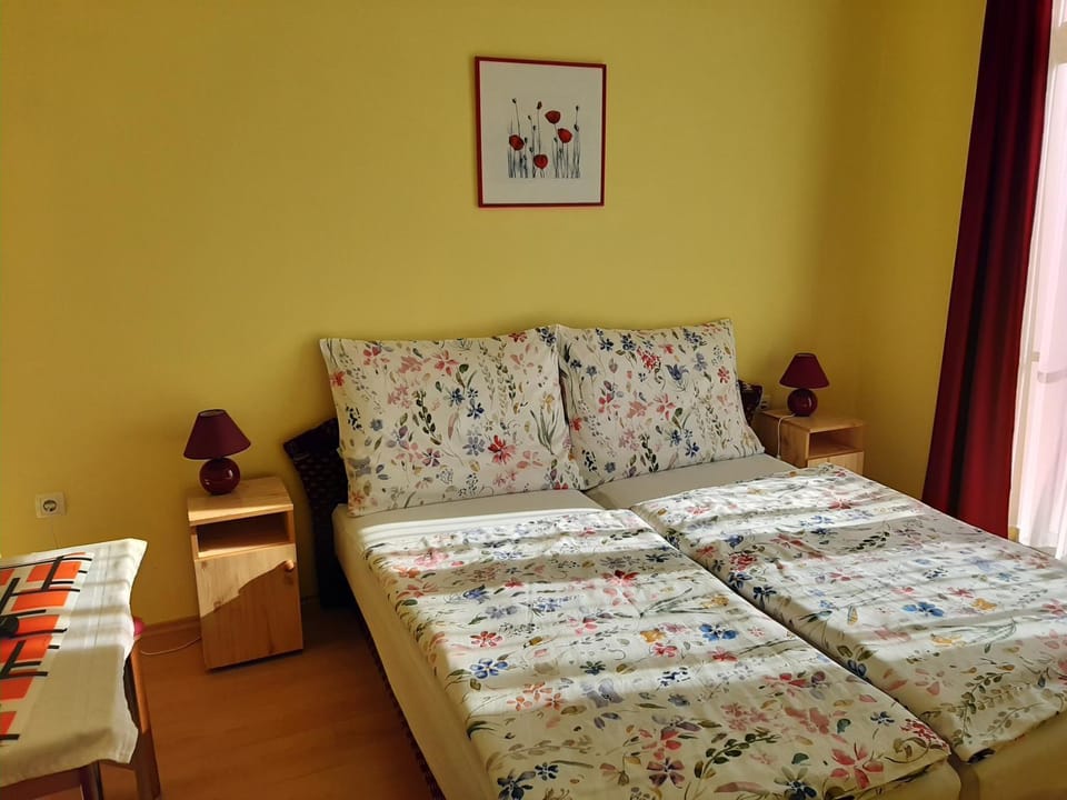 Kondics Apartmanház Apartment in Hungary