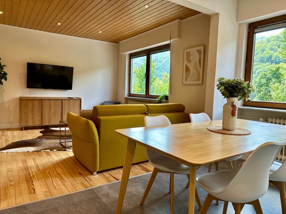 TV and multimedia, Living room, Dining area