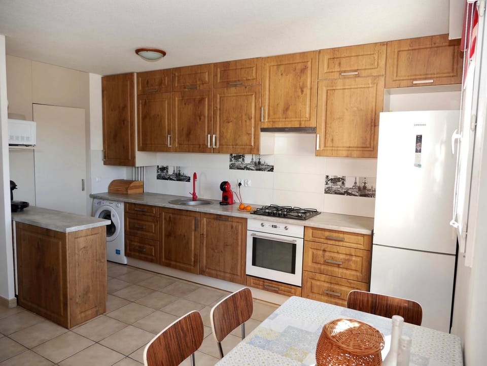 Coffee/tea facilities, Kitchen or kitchenette, Dining area, dishwasher, minibar, pet friendly