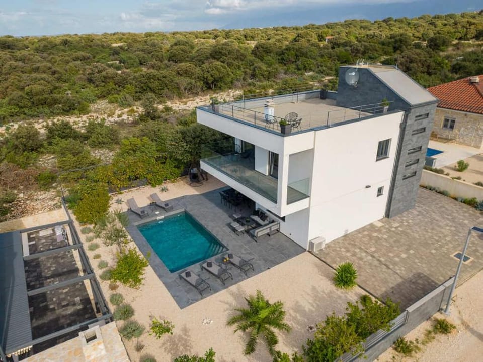 Property building, Bird's eye view