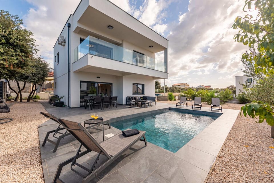 Property building, Pool view, Swimming pool