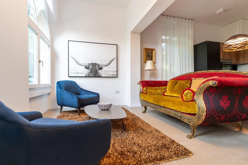 Living room, Seating area