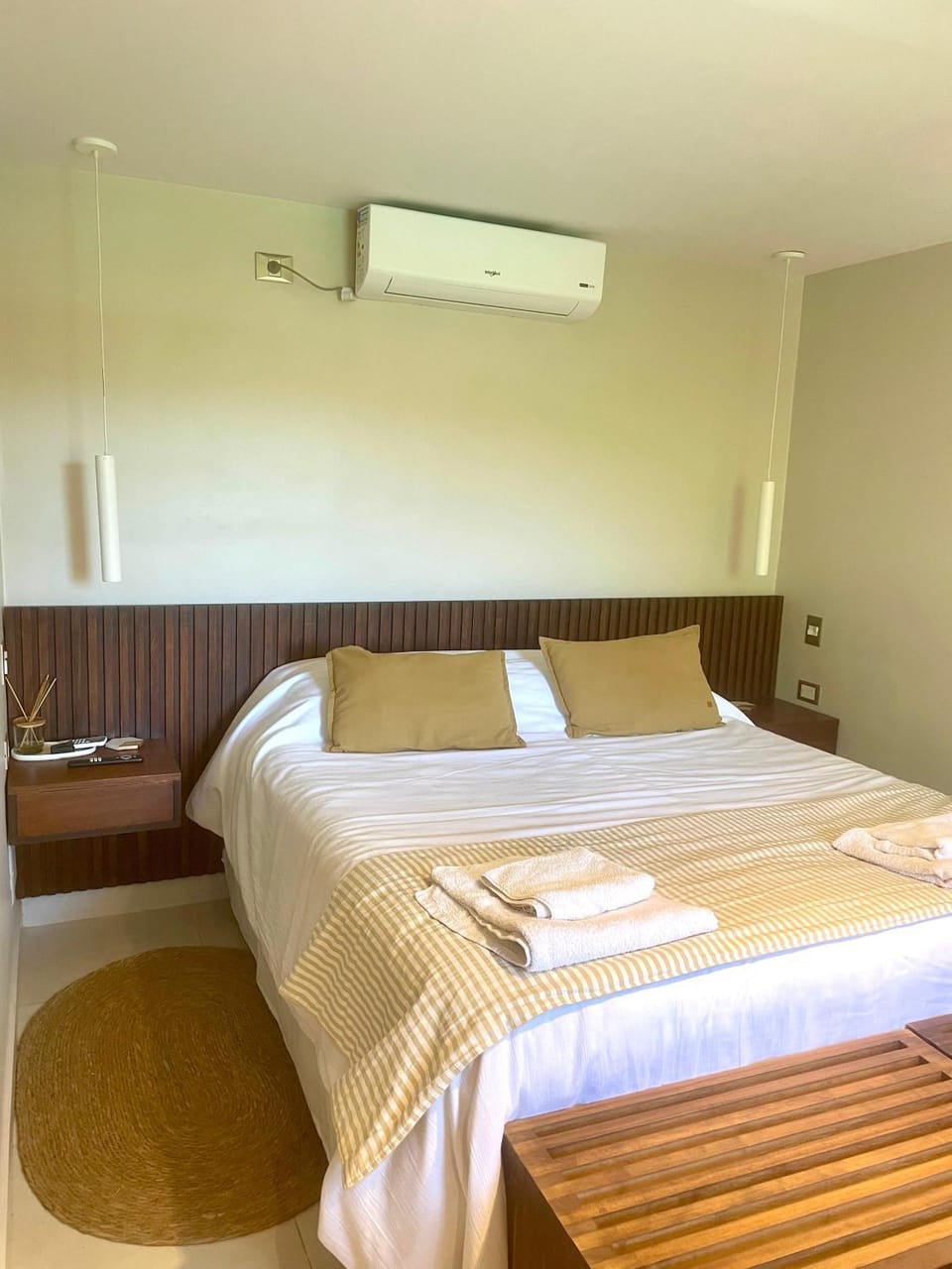 Bed, Bedroom, towels, air conditioner
