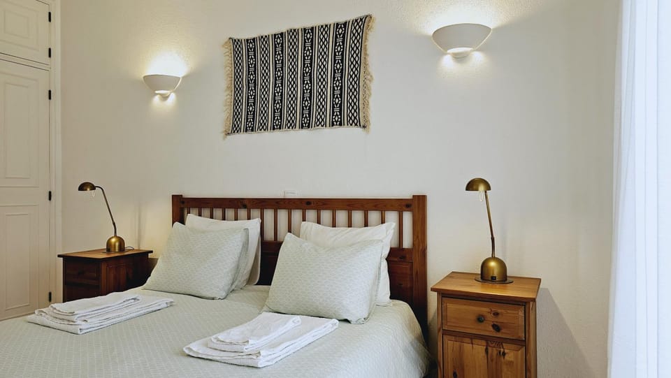 Bed, Bedroom, towels, wardrobe