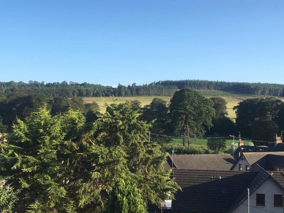 Superhost House Brechin sleeps 6, 3 bedrooms Apartment in Scotland
