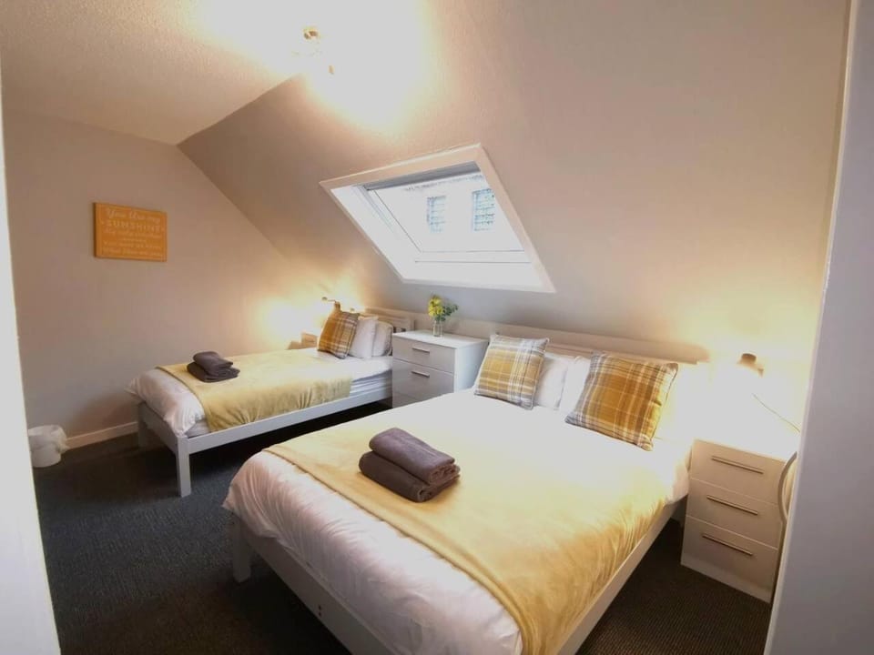 Superhost House Brechin sleeps 6, 3 bedrooms Apartment in Scotland
