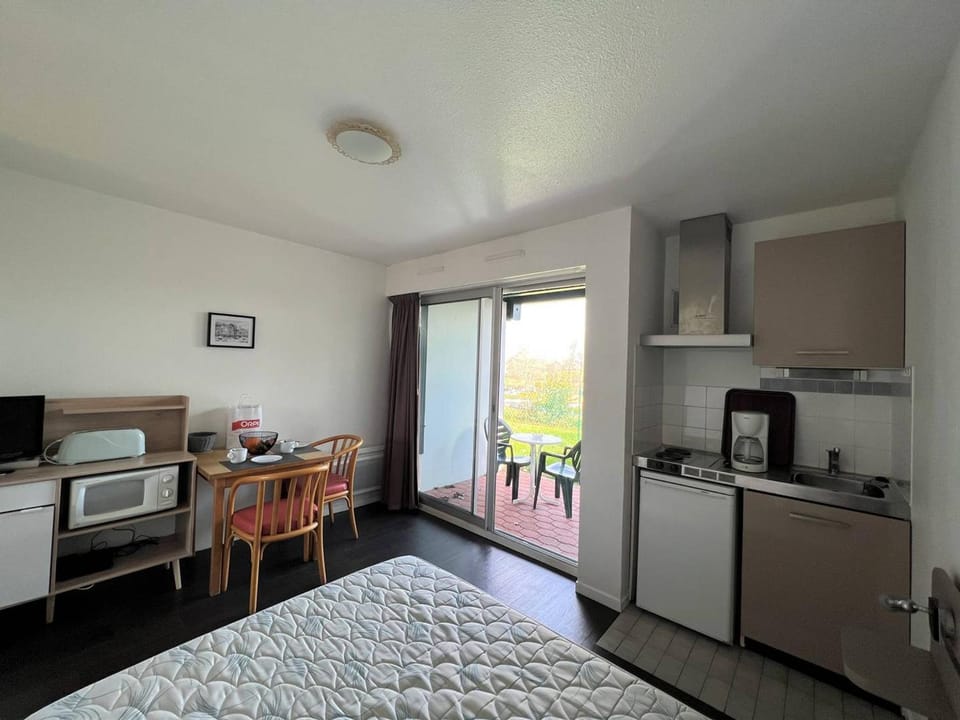 Studio central Cambo avec terrasse et parking, animaux acceptés Apartment in French Basque Country