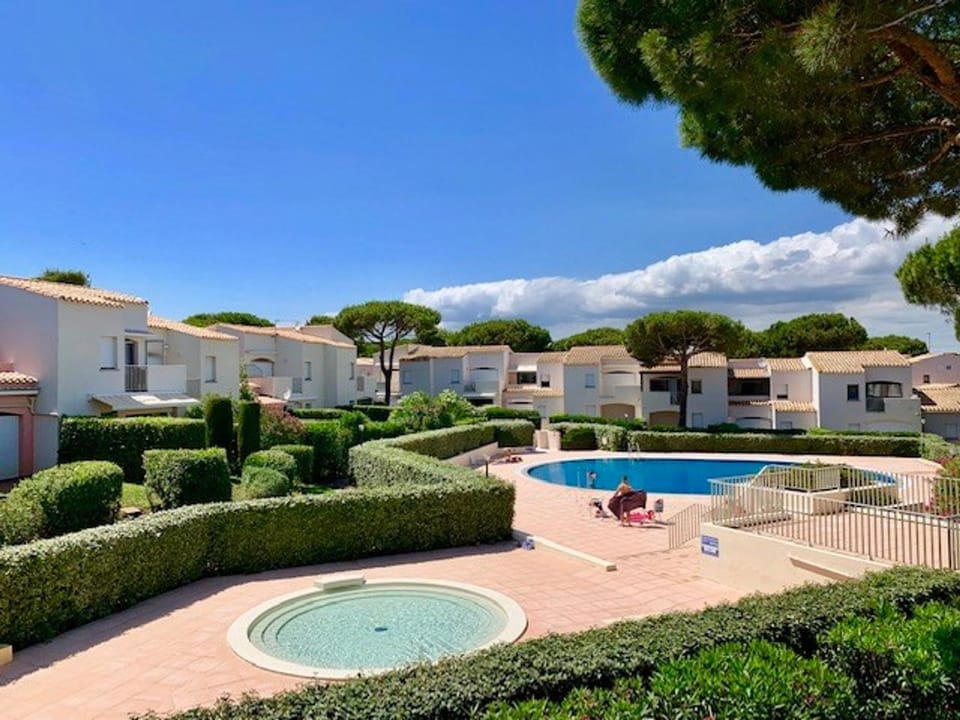 Cap d'Agde T3 avec Piscine et Tennis à 100m de la Mer - FR-1-607-117 Apartment in Agde