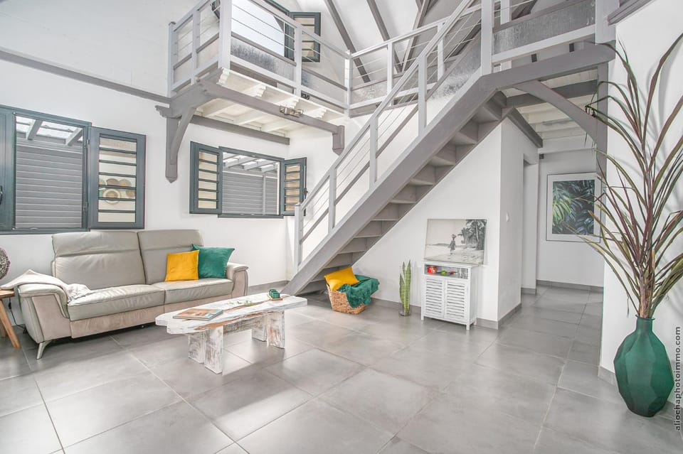 Living room, oven