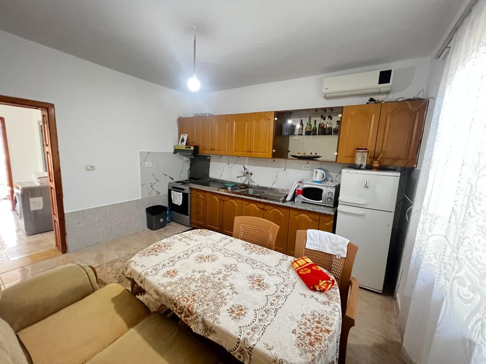 Kitchen or kitchenette, Dining area, dishwasher, minibar, stove, toaster