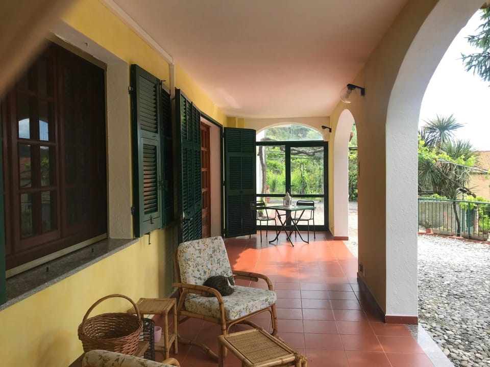 Patio, Balcony/Terrace, Seating area