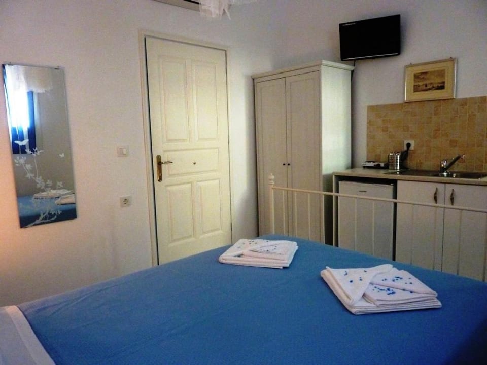 ONAR STUDIOS MILOS Junior Apartment in Milos