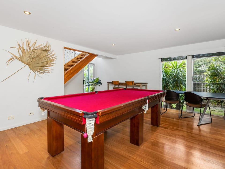 Billiard, Game Room