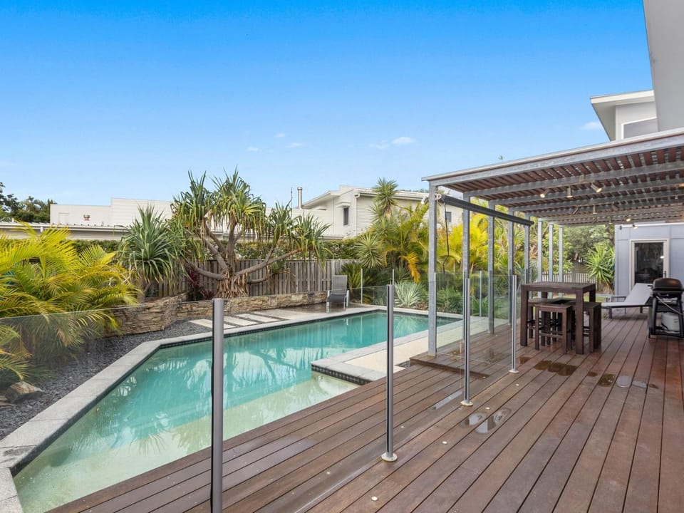 Property building, Patio, Day, View (from property/room), Balcony/Terrace, Pool view, Swimming pool, sunbed