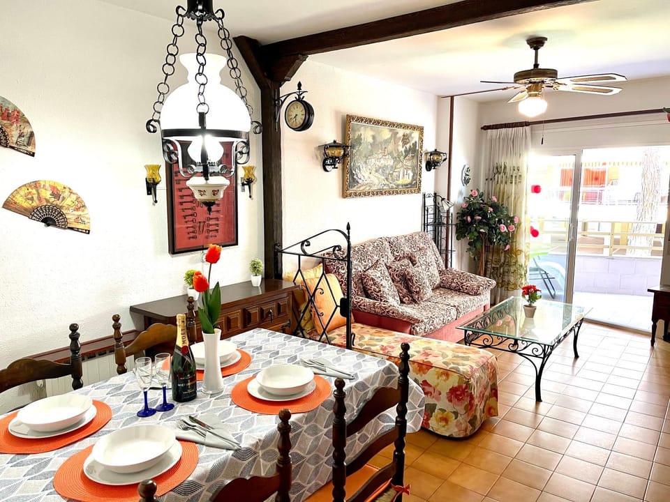 Living room, Dining area