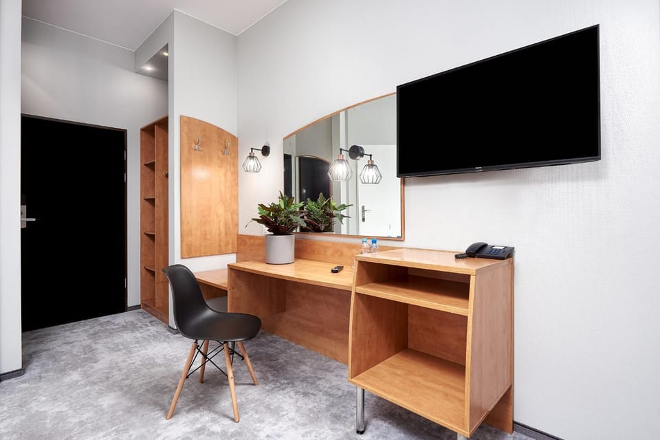 TV and multimedia, hair dresser, wardrobe