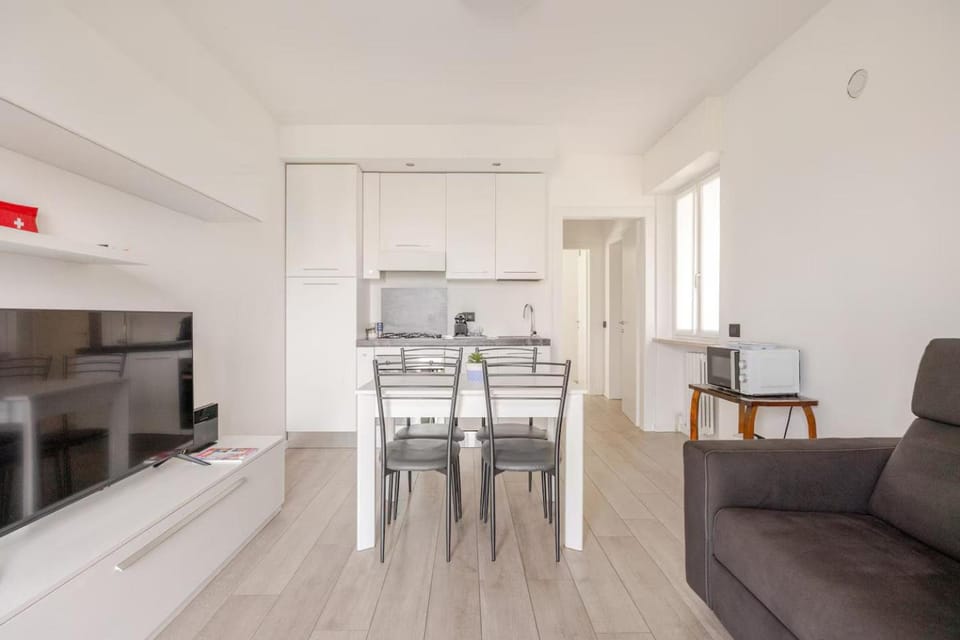 TV and multimedia, Living room, Seating area, Dining area, stove