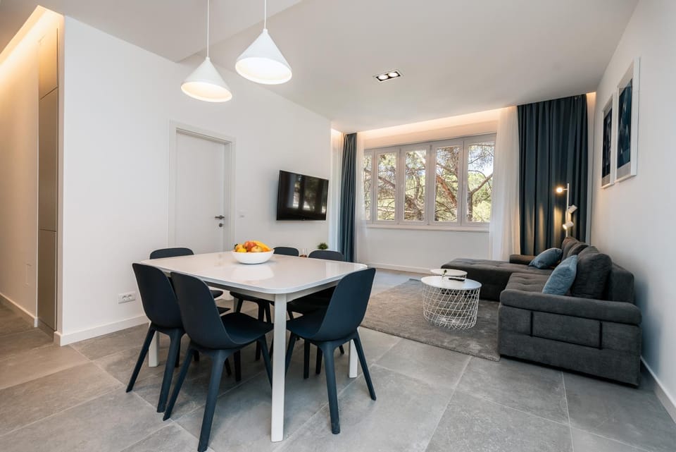Living room, Seating area, Dining area